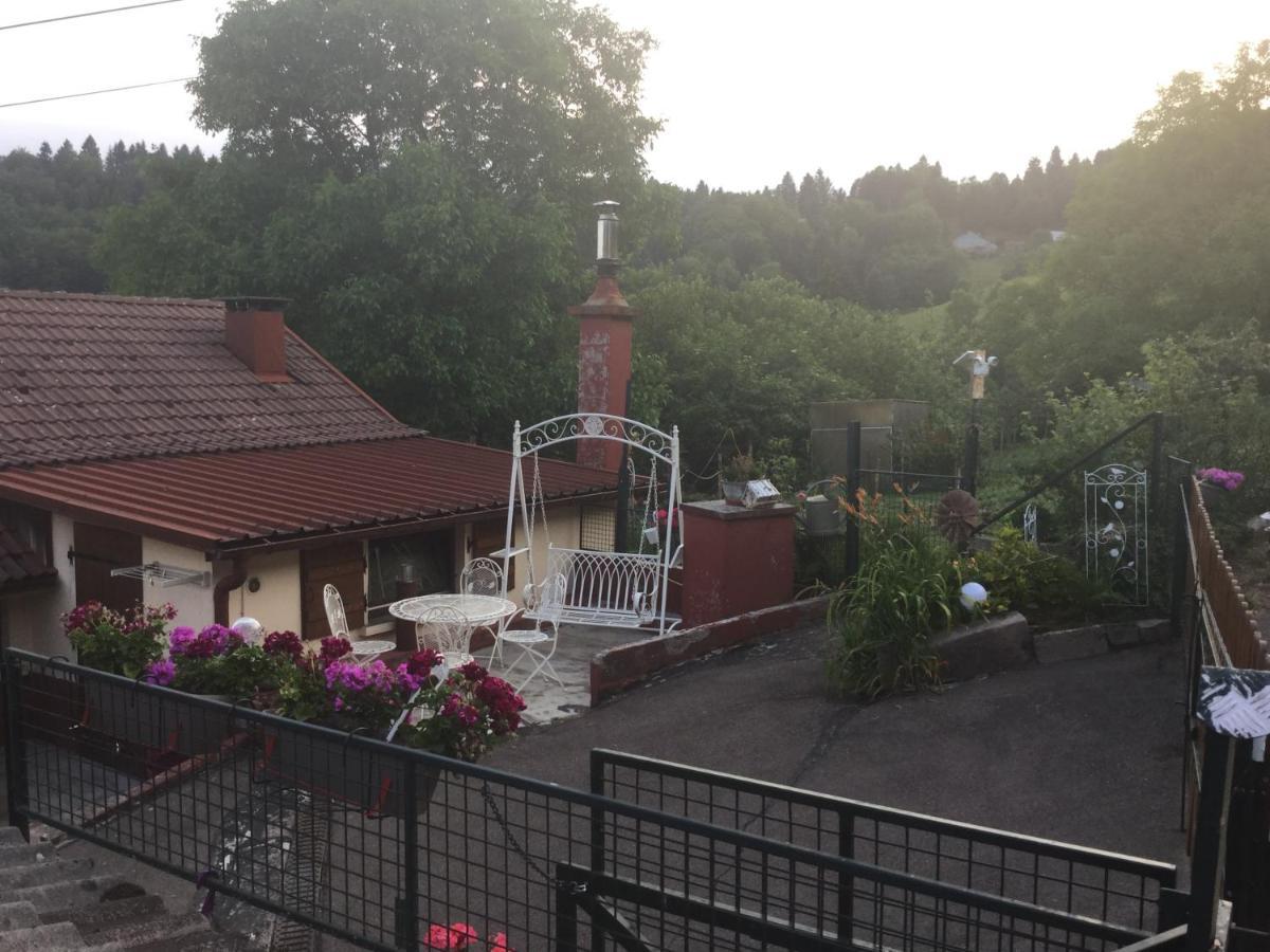 La Ferme De La-Haut B&B Le Haut-du-Them Kültér fotó